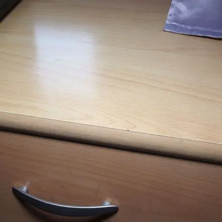 Holzmöbel mit Babypflegetüchern reinigen