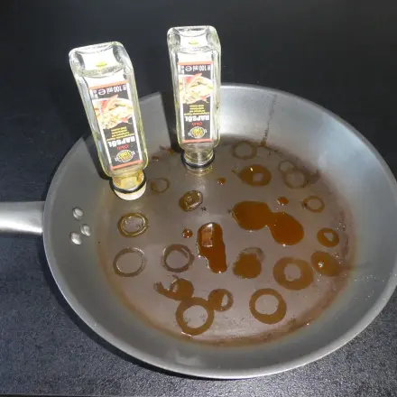 Auch den letzten Tropfen aus "leerer" Speiseölflasche verwenden