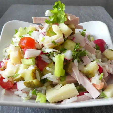 Deftiger Wurstsalat - Reste aus dem Kühlschrank verwerten