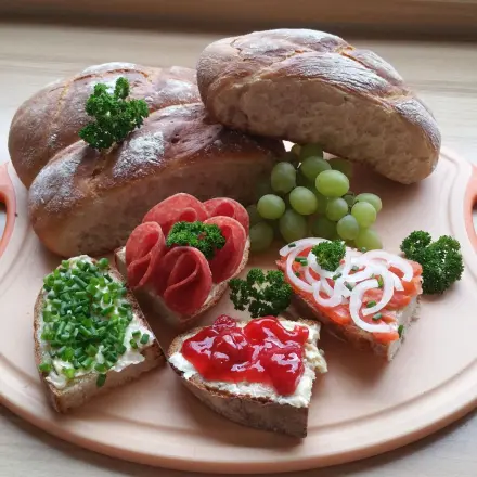 Knusprige Vierlinge: Brot mit Kruste aus dem Römertopf