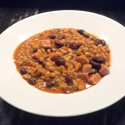 Bohnen-Gulasch mit weißen Bohnen