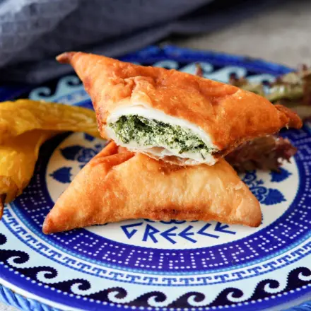 Griechische Käseteigtaschen