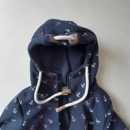 Kordel von Sweatshirtjacke nicht waschen - herausziehen!