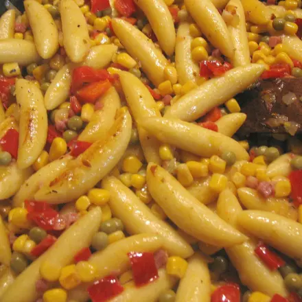 Schupfnudel-Gemüsepfanne mit Schinken