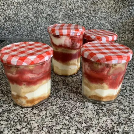 Fruchtiges Erdbeerdessert