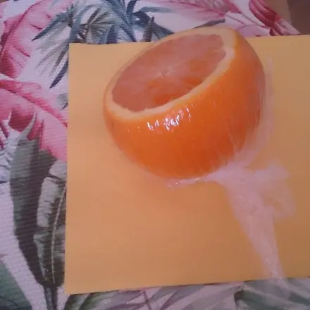 Angeschnittene Orange frischhalten