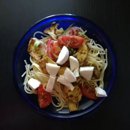 Spaghetti mit Kräuterseitlingen, Tomaten und Mozzarella