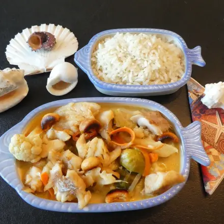 Fischragout mit Gemüse in Kokossoße