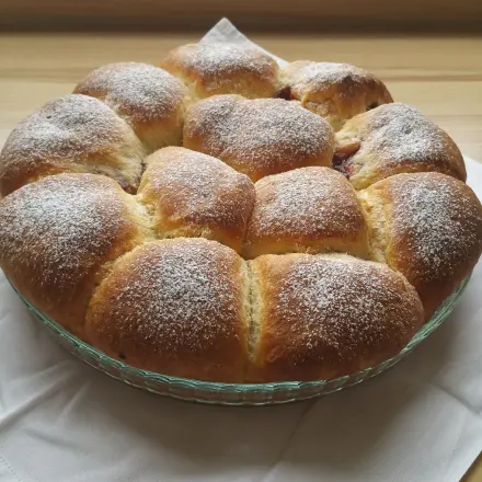 Gefüllte Buchteln mit Zwetschgenmarmelade