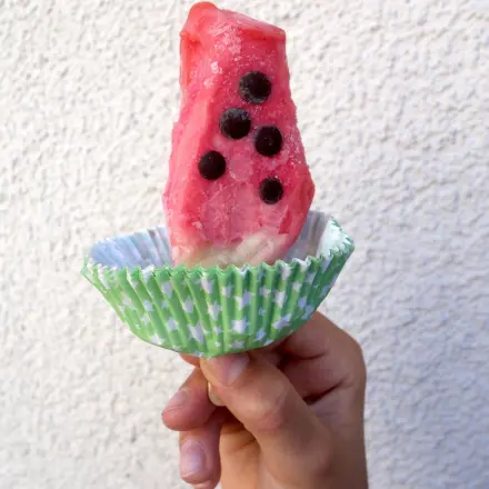 Eis essen ohne Kleckern