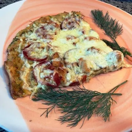 Hähnchen-Pizza vom Blech mit Zucchini-Boden