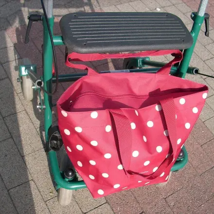 Super passende flotte Tasche für Standard-Rollator für wenig Geld