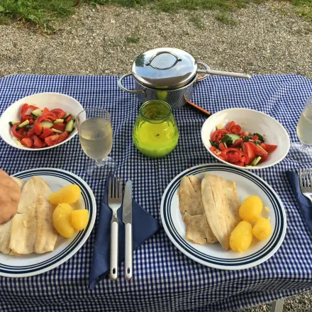 Bodenseefelchen mit in Butter geschwenkten Drillingen