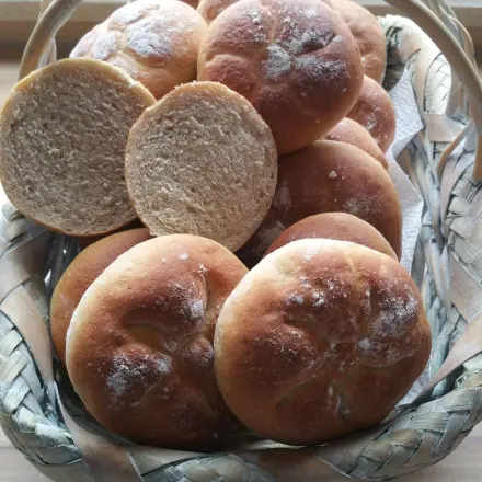 Dinkel-Buttermilch Brötchen