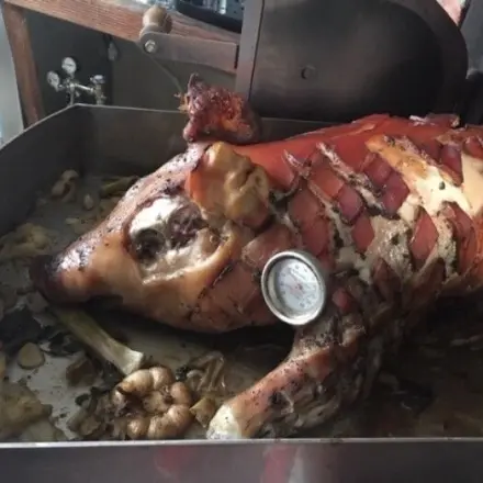 Spanferkel aus dem Lehmbackofen
