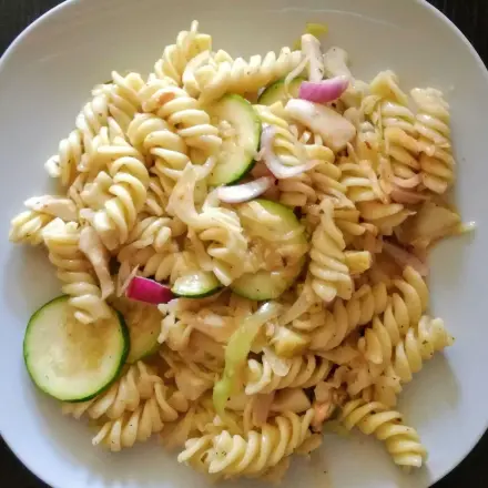 Mediterrane Fusilli mit Meeresfrüchten