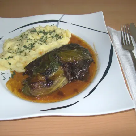 Rostbratwurst im Wirsingmantel