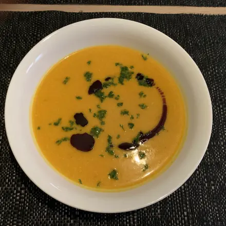 Kürbissuppe mit Kokosmilch und Birne