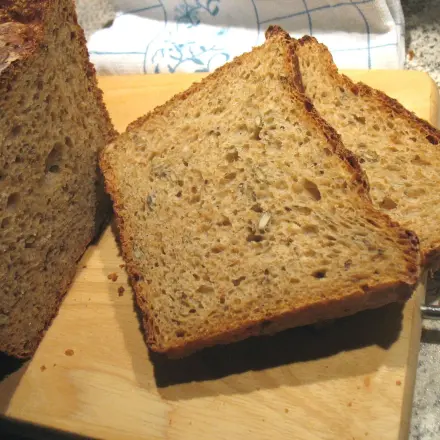 Dinkel-Vollkornbrot aus einer Fertigbackmischung
