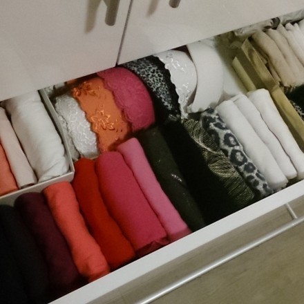 Kleidung falten - Ordnung im Schrank halten und Platz schaffen