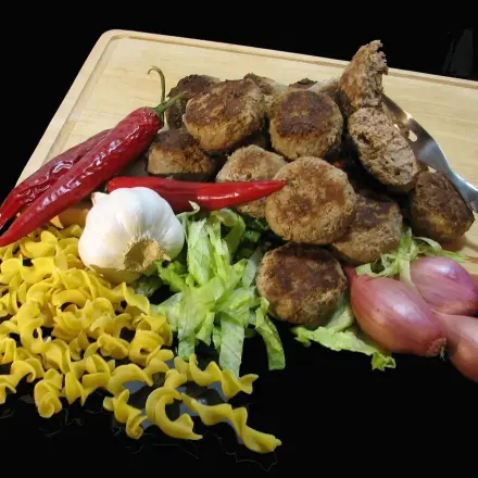 Frikadellen mit Linsen statt Brötchen