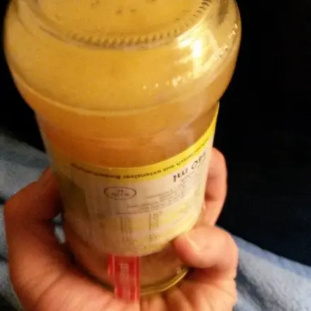 Konservenglas mit Drehverschluss öffnen