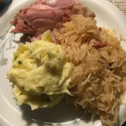 Resteverwertung: Eisbein mit Sauerkraut und Kartoffelpüree