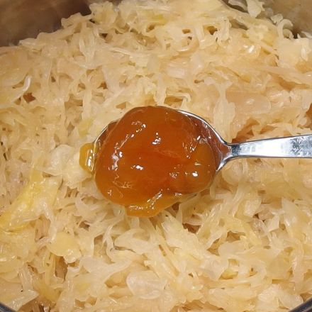 Sauerkraut etwas milder - mit Aprikosenmarmelade