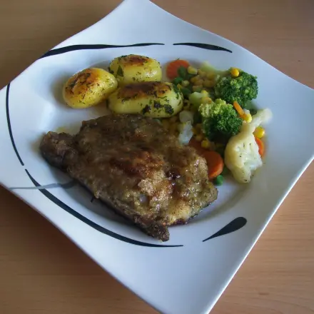 Würziges Kotelett mit Kräuter-Panade