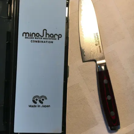 Tränenfrei Zwiebeln schneiden mit sehr scharfem Messer