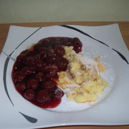 Grießschmarrn mit Kirschkompott