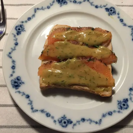 Gravad Lax mit Honig-Dill-Soße