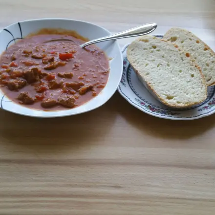 Würzige Gulaschsuppe