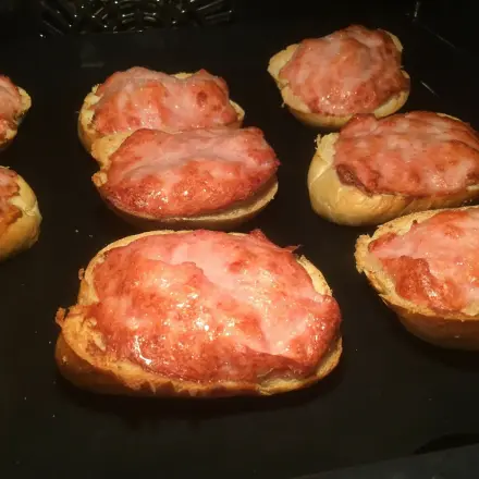 Partybrötchen - Aufbackbrötchen mit Leberkäsbrät