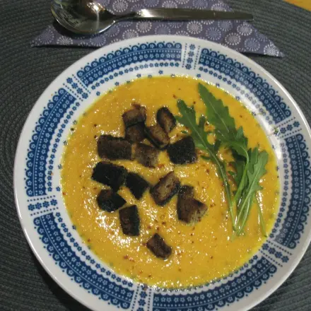 Karotten-Creme-Suppe mit Orange und Ingwer