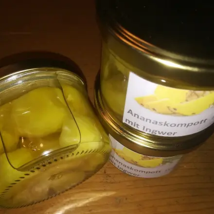 Ananaskompott mit Ingwer herstellen