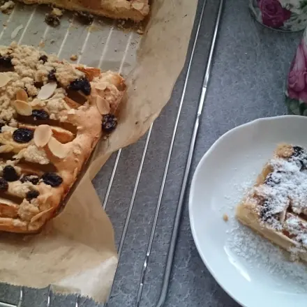 Apfelkuchen mit Joghurt und Mandelmilch
