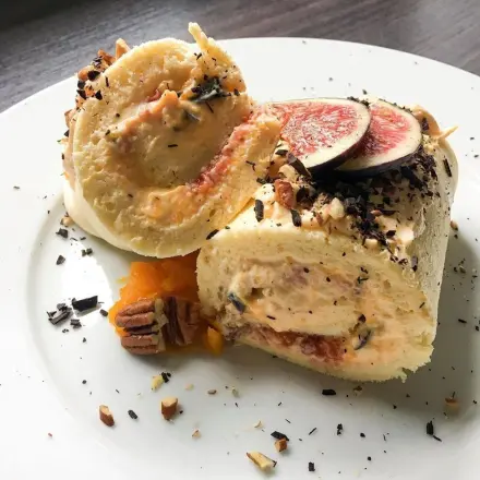 Fluffige Kürbis-Biskuitrolle