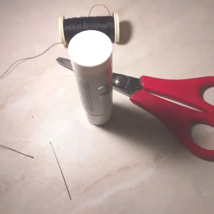 Faden einfädeln ohne Fädelhilfe