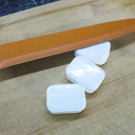 Geschirr-Reinigertabs halbieren