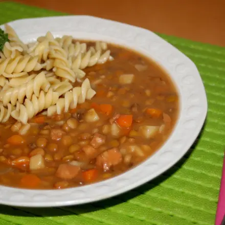 Nudeln mit roten Linsen