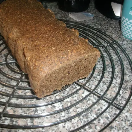 Schnelles Eiweißbrot mit Walnuss- und Kokosmehl