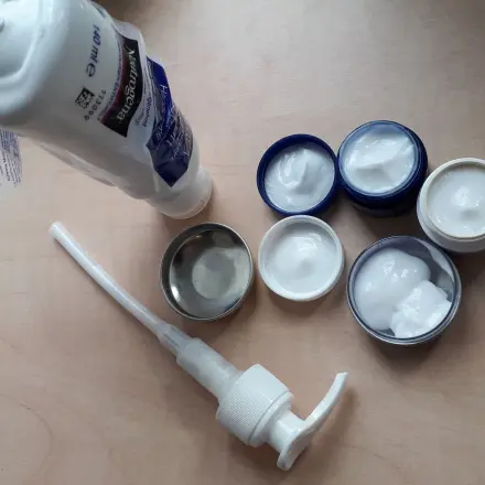 Lotion bis zum letzten Rest aus Pumpflakon oder Tube bekommen
