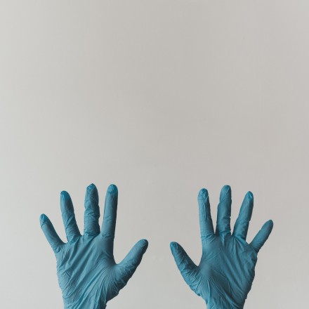 Handschuhe beim Einkaufen: Schutz oder Keimschleuder?