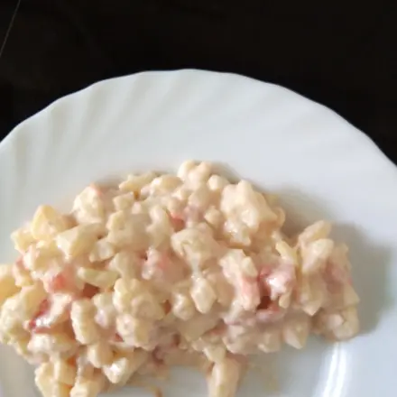 Kartoffelsalat mit Apfel und Tomate