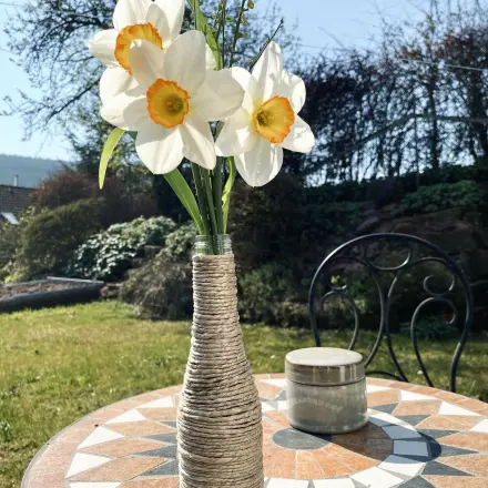 DIY mit Dingen, die jeder zu Hause hat: Flaschen-Vase