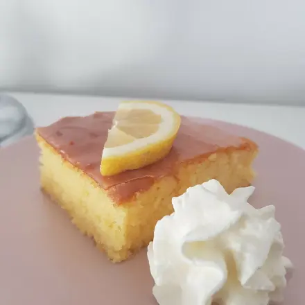 Leckerer saftiger Zitronenkuchen vom Blech