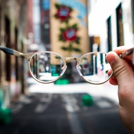Mundschutz und Brille: 5 Tipps gegen beschlagene Brillengläser