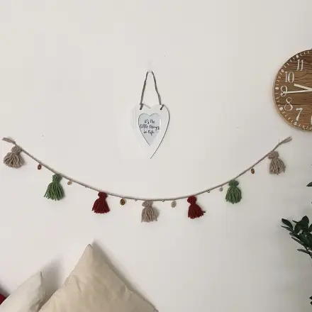DIY mit Dingen, die jeder zu Hause hat: Wanddeko aus Wollresten