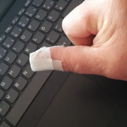 Schneller Pflasterverband für Fingerkuppen